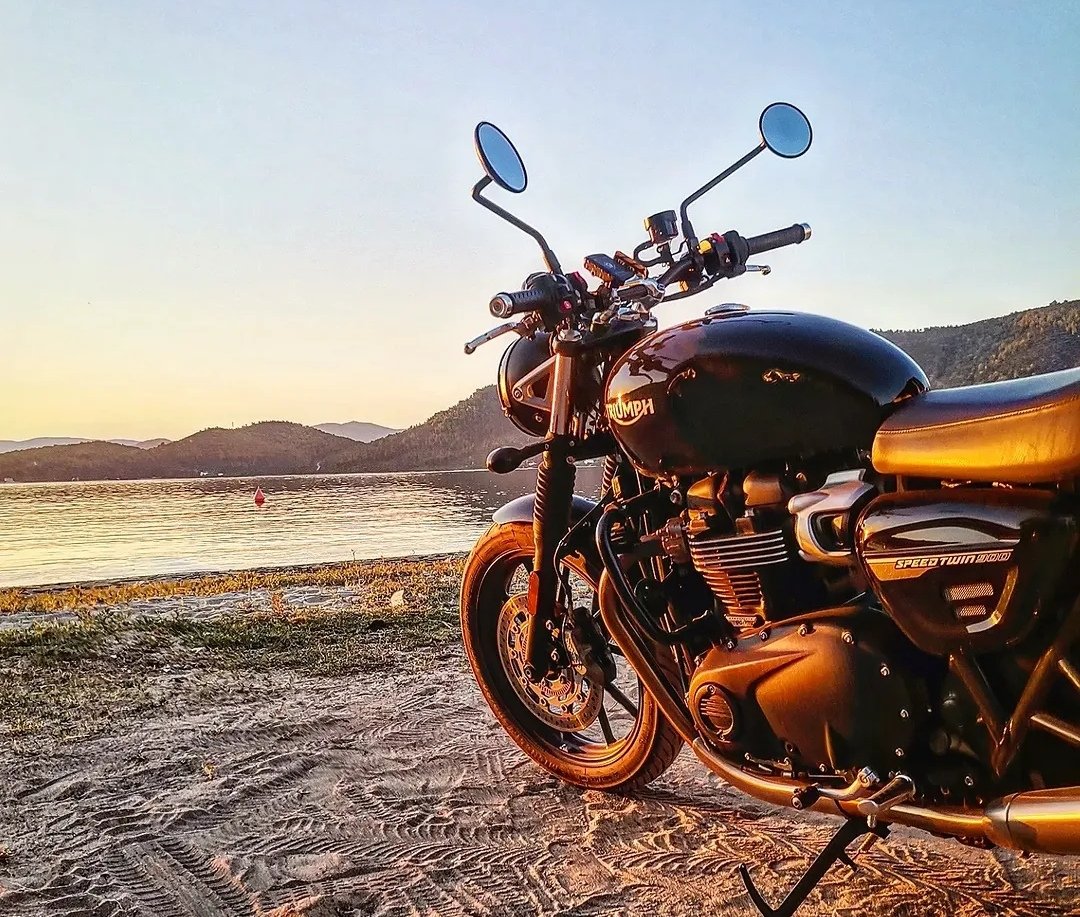 CafeRacerCultgr's tweet photo. Golden, Brown...

#CafeRacerCult #ItsTimeToBeCult #CrCult #TriumphMotorcycles #ForTheRide #TriumphSpeedTwin #triumphspeedtwin900 https://t.co/3aTQ2a41ss