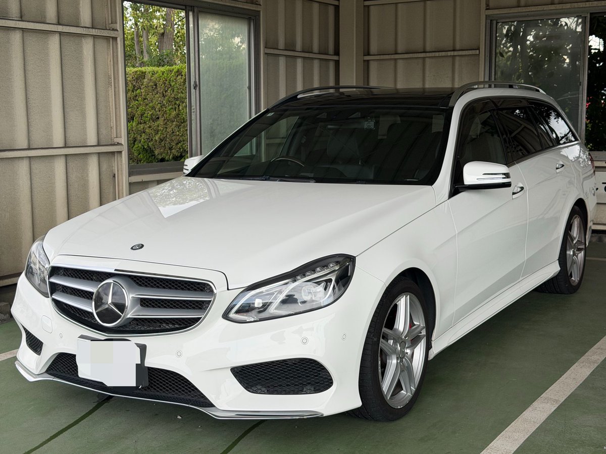 dope2024666's tweet photo. E300ステーションワゴン AMGスポーツPKG入庫します！3.5Lのガソリン車です！
距離は約133000kmですがかなり綺麗です🥹 車検も来年5月まで残ってます！
サンルーフ付きでBMはちょっとって方いかがでしょうか！！
99万円でお出しします🙌 https://t.co/UYuY7ofWuz