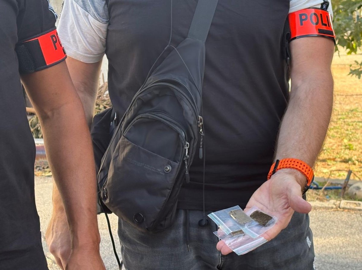 PoliceNat83's tweet photo. #PoliceNationale
La CPN de #Hyeres appuyée par les dronistes , a mené une action ciblée aux Val des Rougières et aux Bosquets.
👉 Bilan: 
🔹2 AFD
🔹 1  interpellation avec saisie d'argent
🔹 découverte stupéfiants
#RIPOST
#Securite
#AntiStup https://t.co/tDLeO03WDD