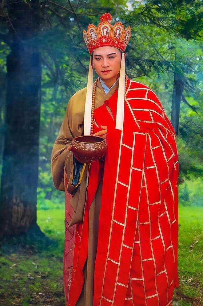 TimWhq's tweet photo. @wuerbangbang 还需要明代吗？宋代就有红色袈裟，和你那个劣质西红柿炒蛋配色是一个概念吗，根本就没人说袈裟是红色不对，是你自己在那自己画靶子自己打，以为找到件红色袈裟古画就证明了什么一样。 https://t.co/1m1Tdb5Lq7