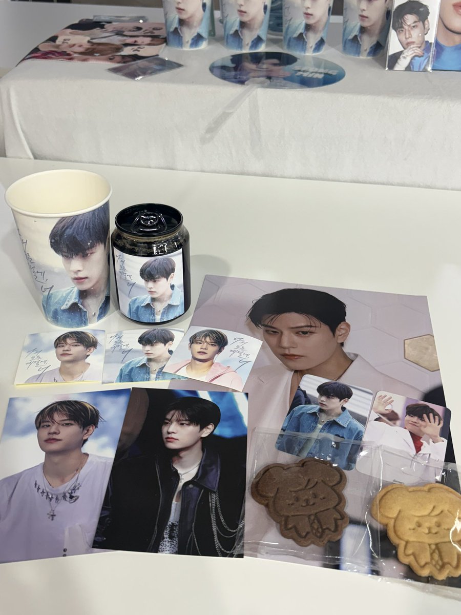 sananuikz's tweet photo. 나의 모든 계절에, 너

깔끔한 분위기에 어울리는 사진 분위기
퍼핌쿠키도 귀엽고
구겨지지않게 쇼핑백도 챙겨주시는 세심함

#SeungMin_MyEternalSummer https://t.co/GvoQMrQDTf