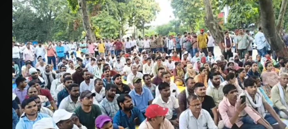 MathePoint's tweet photo. पत्थर गिरजाघर प्रयागराज टीजीटी पीजीटी  पुरानी नियमावली आंदोलन कर रहे छात्र शिक्षकों को मौका मिलना चाहिए 
पत्थर गिरजाघर प्रयागराज उत्तर प्रदेश https://t.co/sdm2QYytEX