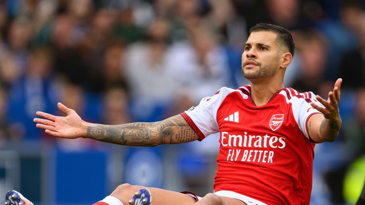 FT_REPORTS's tweet photo. 🚨| BRUNO GUIMARÃES REVEALS WHAT HAPPENED INSIDE THE ARSENAL DRESSING ROOM AFTER BRIGHTON. 

After the 3-0 defeat at Brighton, Bruno Guimarães says Arsenal’s players were openly frustrated with their own performance and the level they produced.

🗣️ “Everyone was complaining about ourselves, about the level we played today. Like I said, it’s not acceptable. A very bad day in the office.”

Bruno also admitted that everything Arsenal tried failed to work, while giving Brighton credit for their performance.

It was his first Premier League start for Arsenal since arriving from Newcastle, but he was replaced in the 59th minute.

❌ 3-0 defeat
❌ First league loss of the season
❌ Arsenal well below their usual level