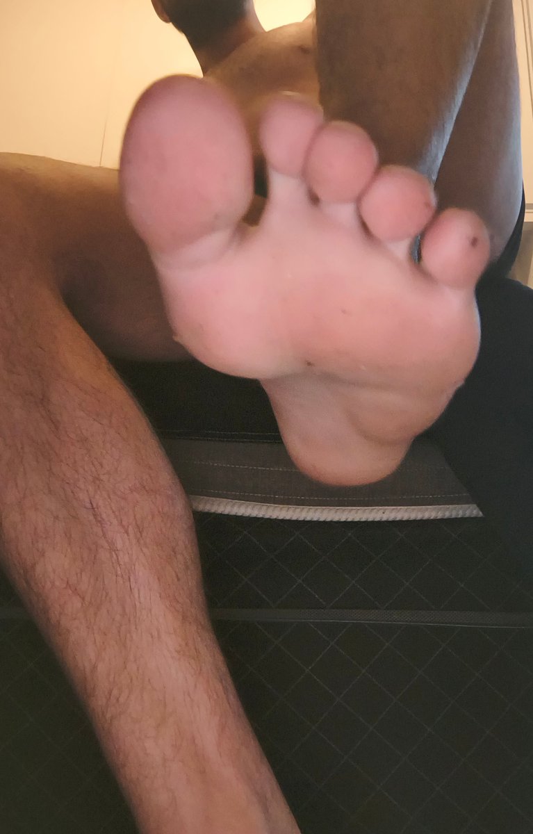 OliverFerraco's tweet photo. Tá um pouquinho sujo… 😏
Quem é obediente sabe exatamente o que fazer. Vem cá e limpa pra mim. 👣🔥

#Dominador #Dom #Brotheragem #Macho #Mestre #Gay #Pés #FootFetish #novinho #chudai https://t.co/pgvQqTQ72H