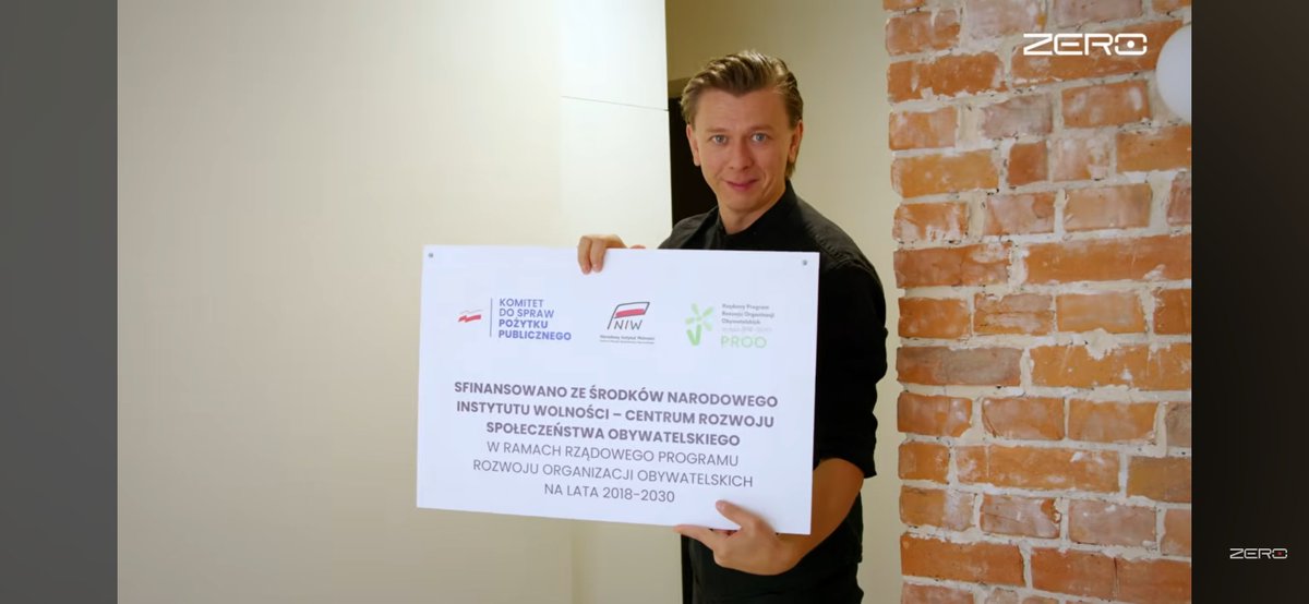 thoth_56's tweet photo. @p_figurski Jeszcze ta tabliczka na bezczela na szafie 🤣🤣 absolutne kino https://t.co/KRtiRW6PVw
