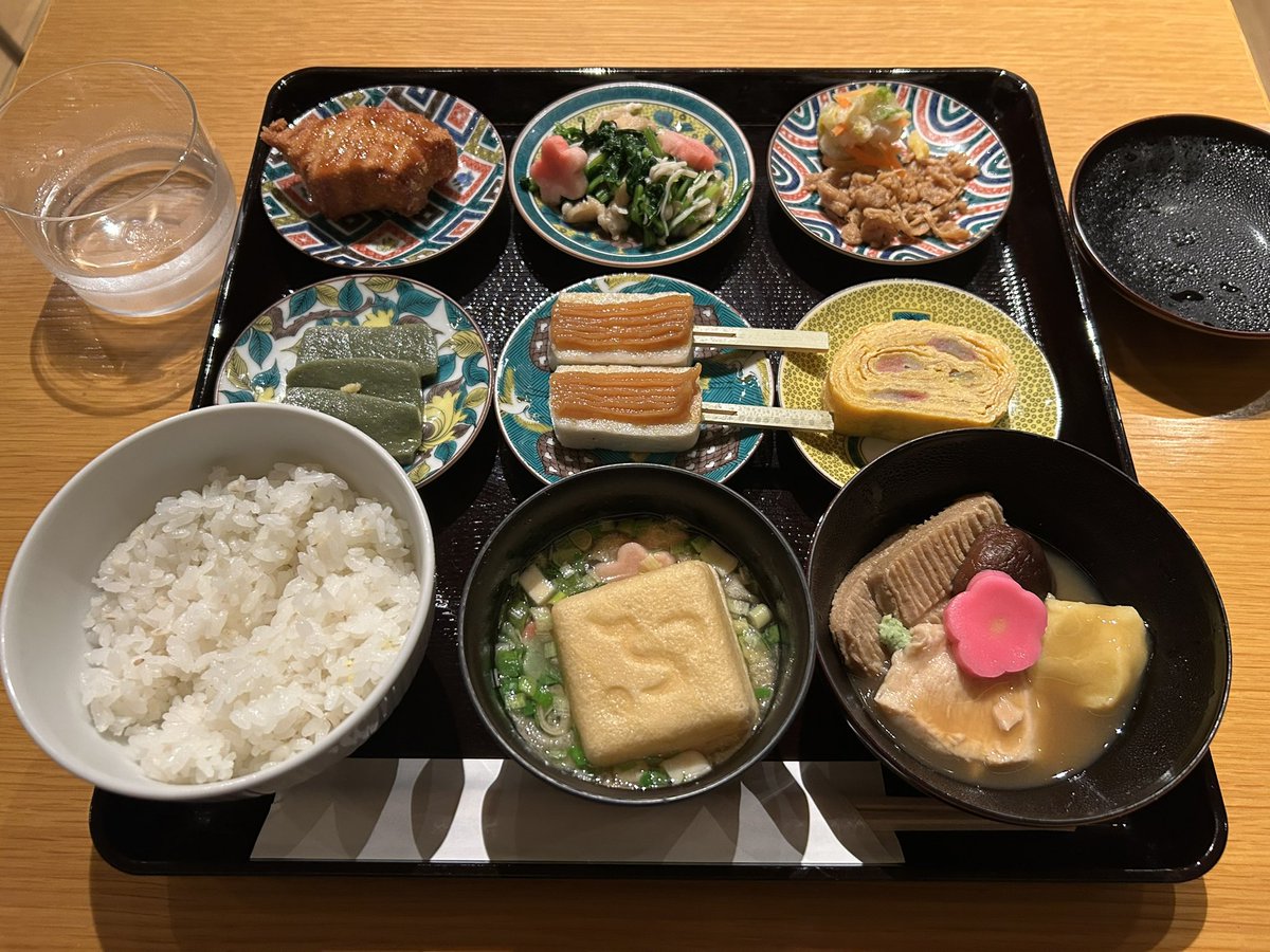 SpiceOrange's tweet photo. お昼はサントリー美術館のカフェで加賀麩とりどり膳
モチモチで美味しい！ https://t.co/fCsIiTigYA