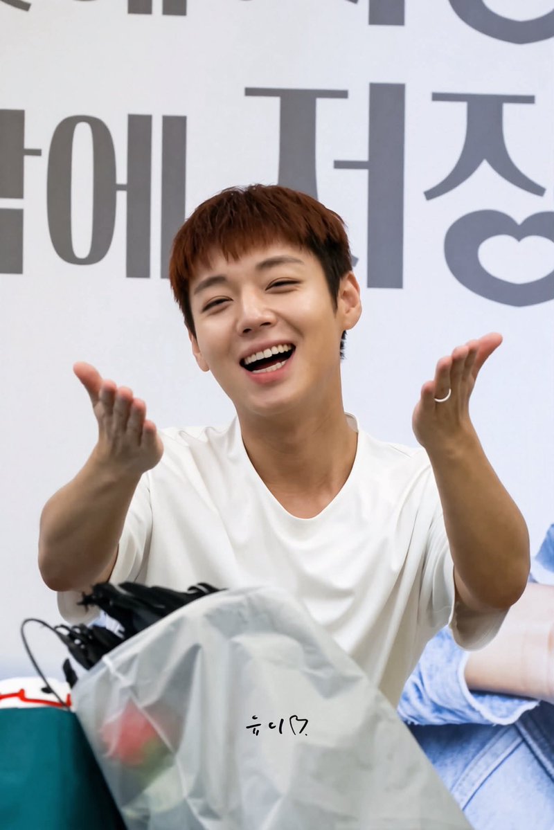 name_06n's tweet photo. 지훈이가 많이 웃고 행복했으면 좋겠습니댜 ♡ https://t.co/U6dUw0YeOP
