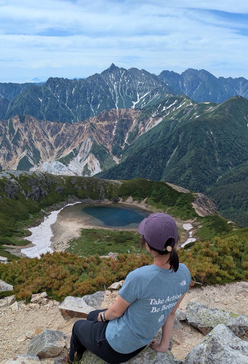 hammount's tweet photo. 槍、穂高、富士山、北岳、美しい池まで見える鷲羽岳はやっぱ最強だと思う https://t.co/IV0XtvV4zY