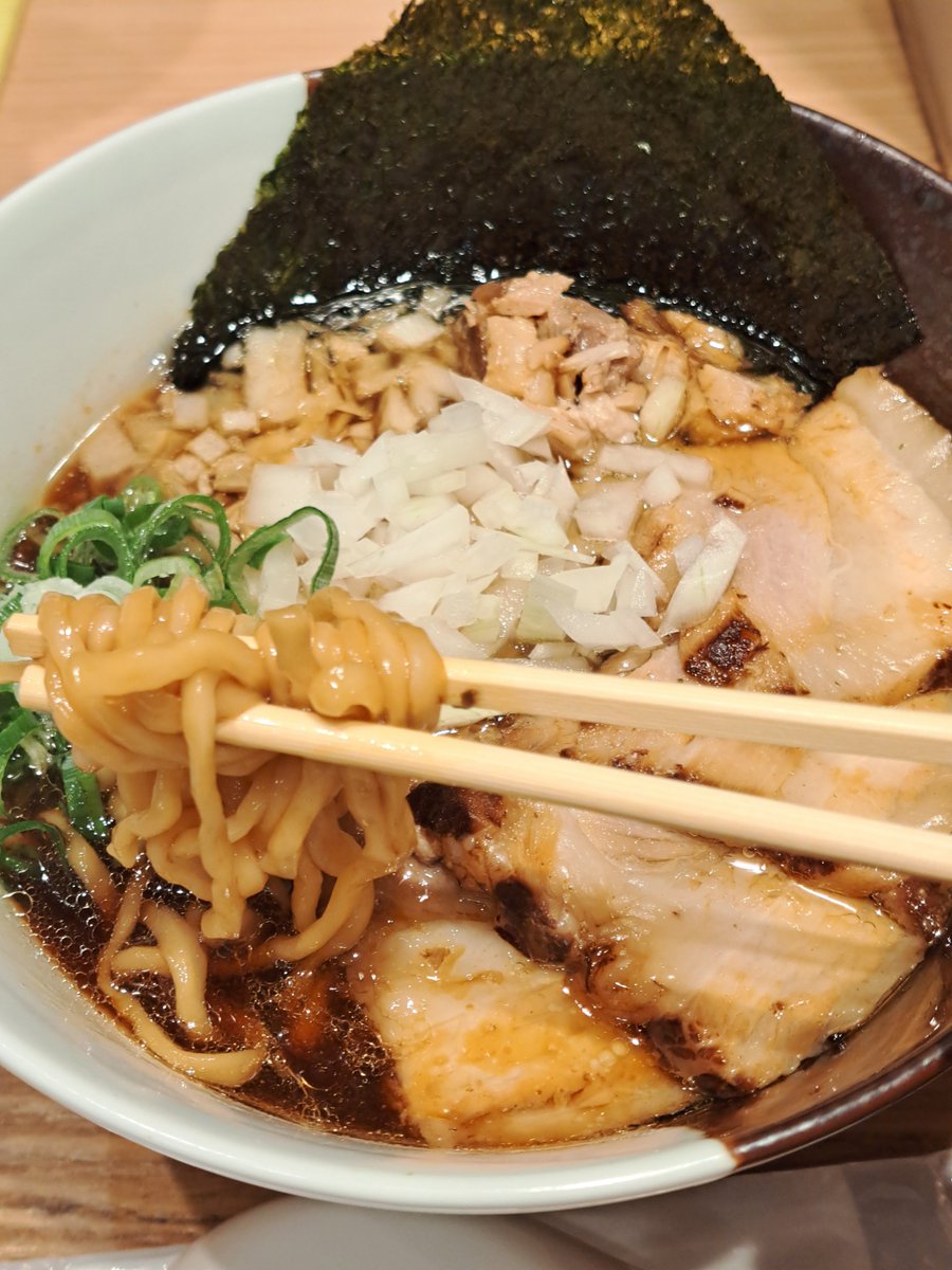 kamba_go's tweet photo. 16時閉店とのことで14時30分現着、なんとか間に合った39名さんへ！
メチャクチャ行きたかった、メチャクチャ食べたかった！
期待以上に旨い！！
チャー��ューはまさに神！
チャーハン売り切れは残念でしたがいつか柏に行こうと心に決めました
スタッフの皆様もお気をつけて！
@koimenya_Sakuna https://t.co/TgnzuXytfk