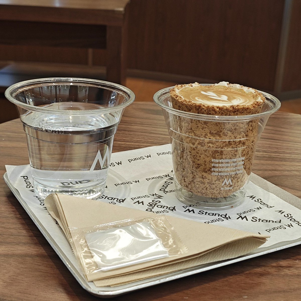 AbdulHunaepi's tweet photo. Craving a quick, refreshing pick-me-up Mix 2 oz cold brew + 1 oz oat milk + a dash of vanilla syrup, shake with ice, and done! Your 2-minute creamy iced latte is ready to go. https://t.co/XJkJgo86Q0