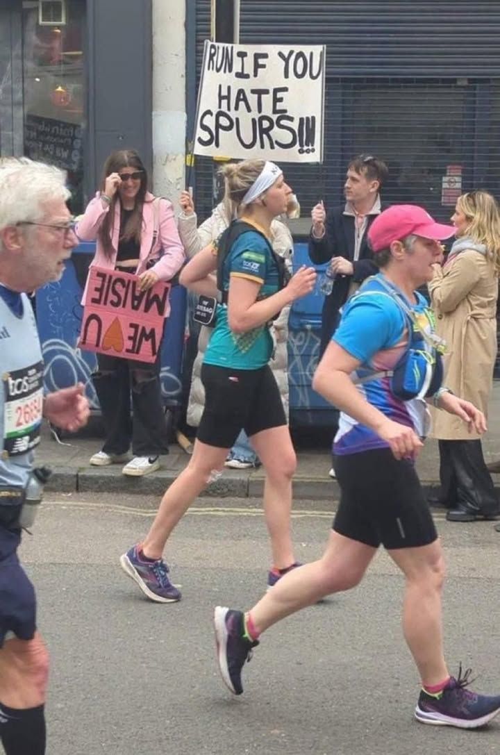 TheClubPark's tweet photo. This sign spotted at the London marathon last year... 😂😭😂 https://t.co/zMpvSNtsa8