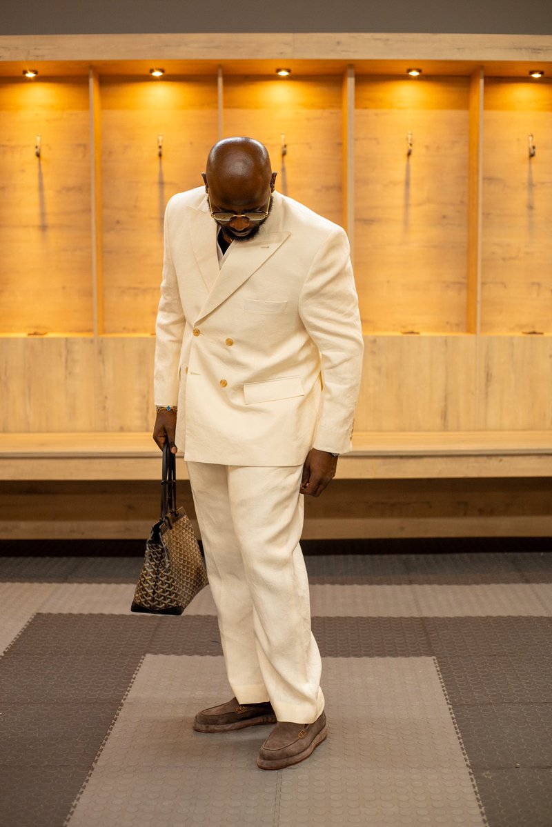 TshepoTsala's tweet photo. Tailored this Off-White Double Breast Linen Suit for @DjMaphorisa for the Scorpion Kings Concert this past weekend! https://t.co/HgoVQupFmq
