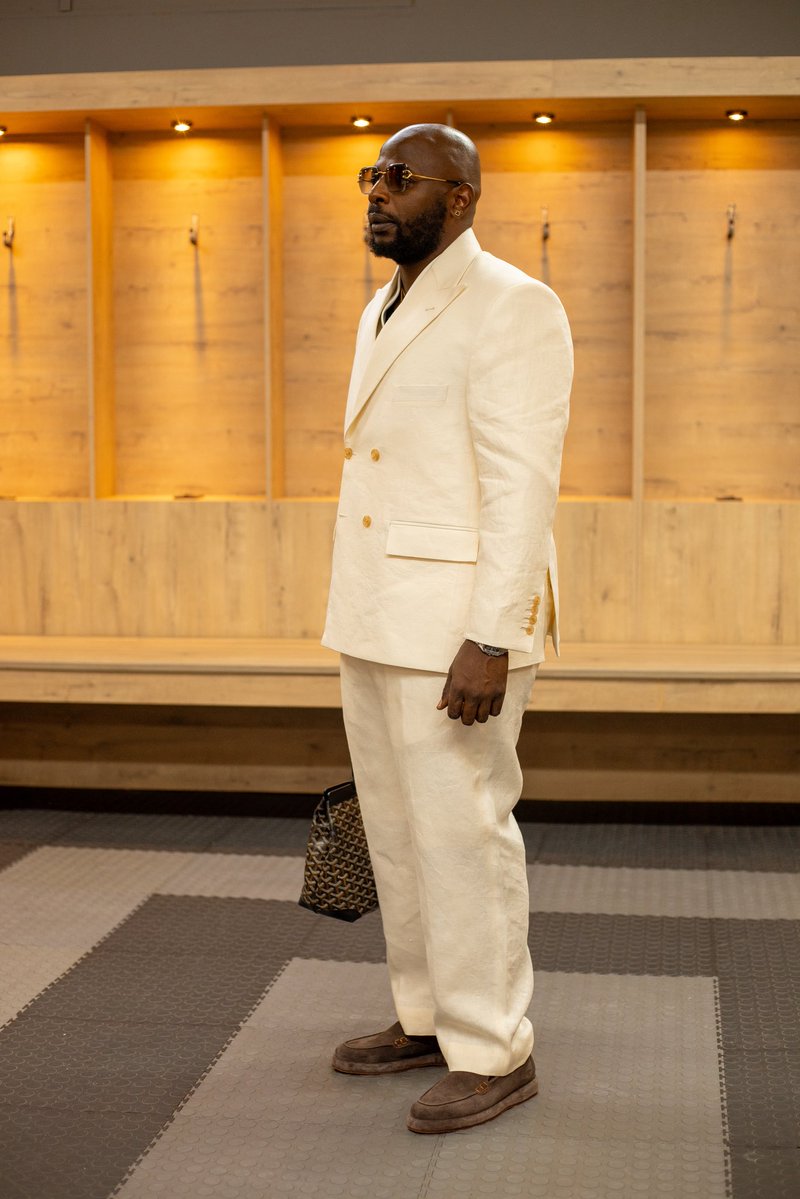 TshepoTsala's tweet photo. Tailored this Off-White Double Breast Linen Suit for @DjMaphorisa for the Scorpion Kings Concert this past weekend! https://t.co/HgoVQupFmq