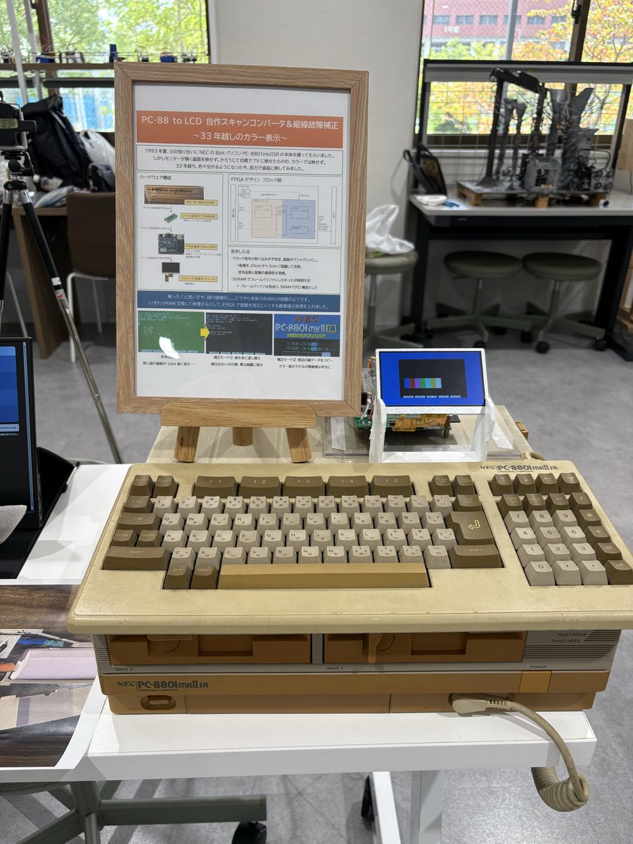 fukuokasundayma's tweet photo. 40年前のレトロパソコンPC-8801mkIISRの映像出力を小型液晶に映す自作コンバータです。BASICが動きます😆 #つくると https://t.co/qI2IfiM6Qy