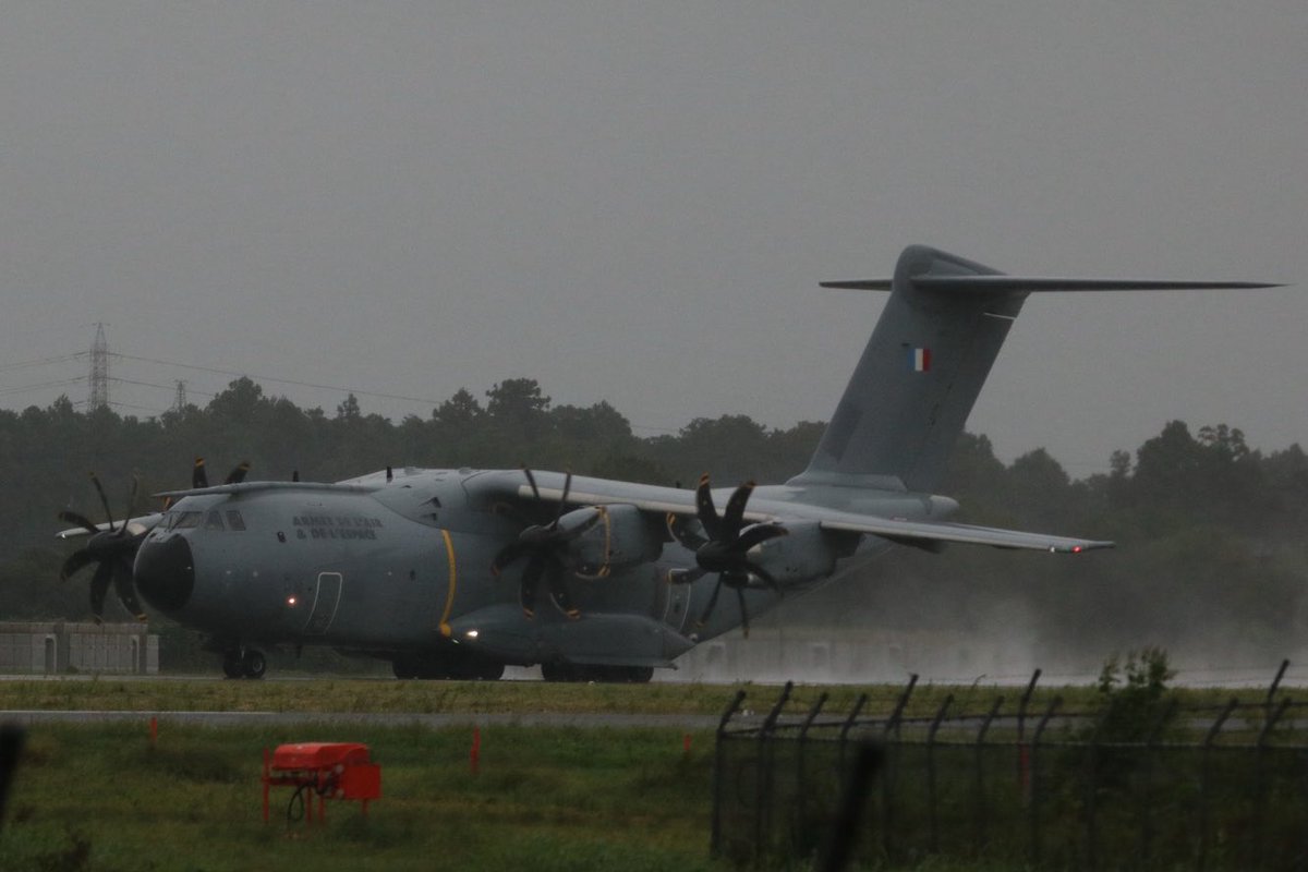 htkcno81's tweet photo. 【余韻に浸るシリーズ】
エアバス製大型戦術輸送機
A400M アトラス
最後に最高のヴェイパーを頂きました🌀
#百里基地
#フランス航空宇宙軍
#a400m https://t.co/kkH1nU1lGa