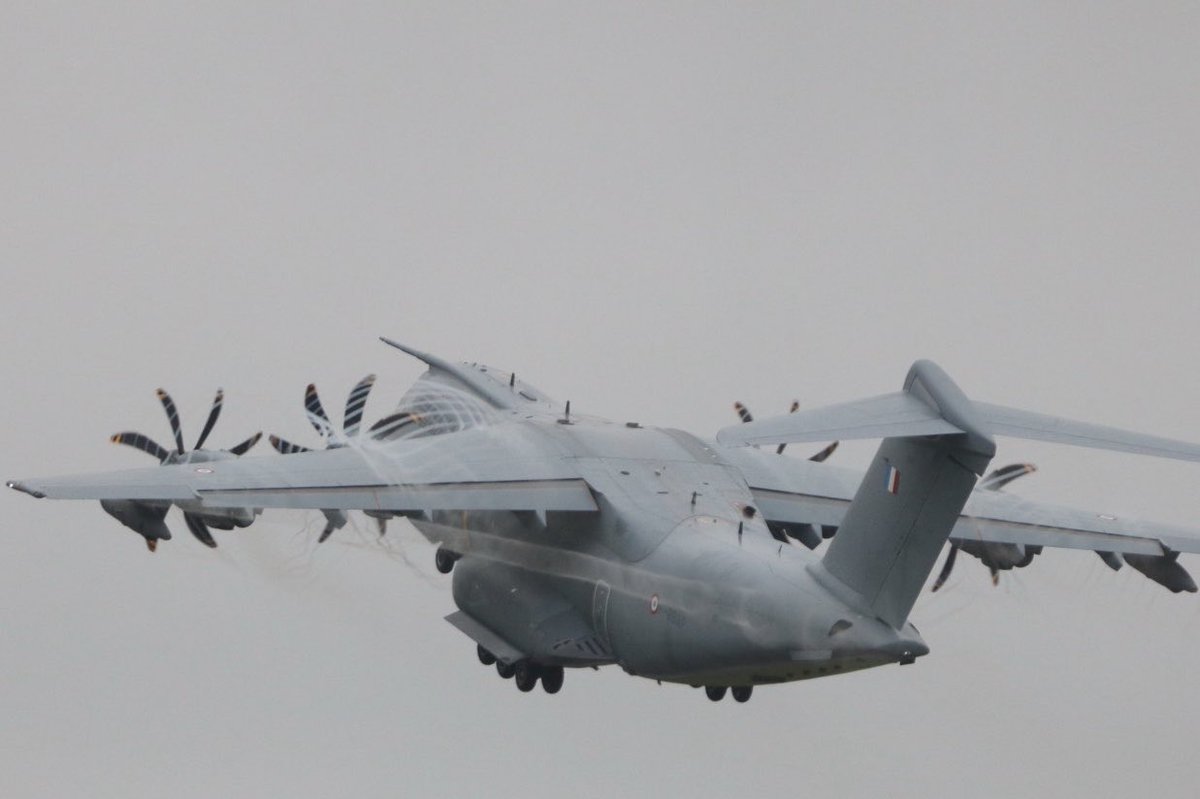 htkcno81's tweet photo. 【余韻に浸るシリーズ】
エアバス製大型戦術輸送機
A400M アトラス
最後に最高のヴェイパーを頂きました🌀
#百里基地
#フランス航空宇宙軍
#a400m https://t.co/kkH1nU1lGa