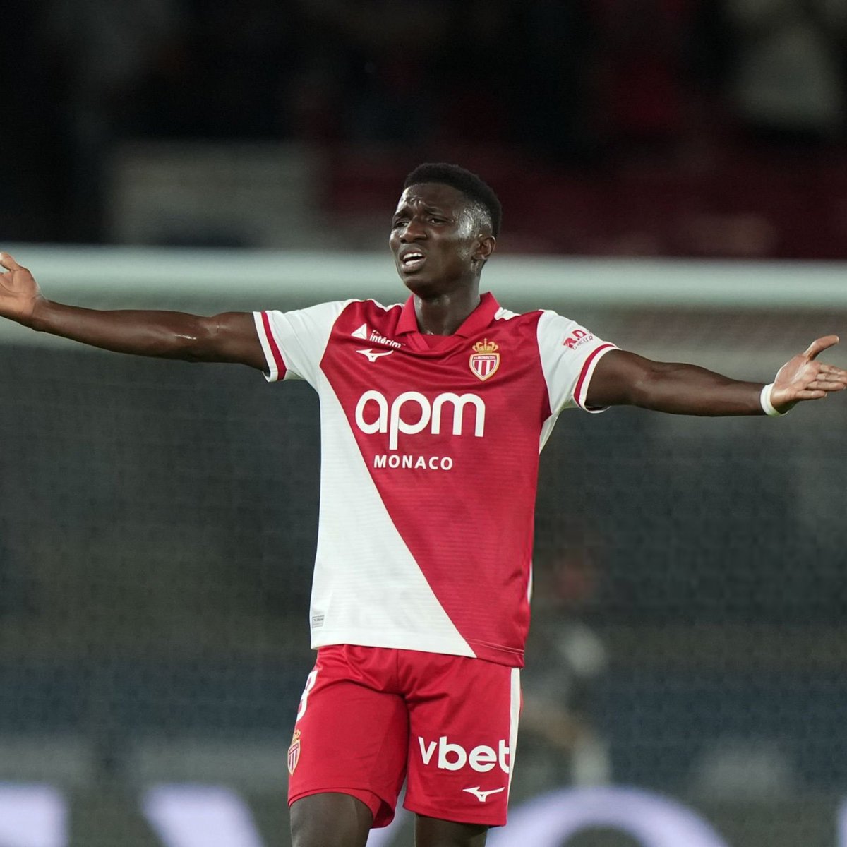_BeFootball's tweet photo. 🚨 LES 12 MEILLEURS JOUEURS DE L1 APRÈS 5 JOURNÉES selon les notes @lequipe 👇🇫🇷 

🥇🇸🇳  Lamine Camara (7)
🥈🇫🇷  Pierre Lees-Melou (6,40)
🥈🇲🇱  Lassine Sinayoko (6,40)
🥈🇻🇪  Cristian Casseres (6,40)

5️⃣🇩🇿 Samir Chergui (6,33)
5️⃣🇨🇮 Ismaël Doukoure (6,33)
5️⃣🏴󠁧󠁢󠁥󠁮󠁧󠁿 Cameron Archer (6,33)

8️⃣🇩🇿 Adil Bourabaa (6,20)
8️⃣🇩🇰 Mats Bidstrup (6,20)
8️⃣🏴󠁧󠁢󠁥󠁮󠁧󠁿 Eric Dier (6,20)

1️⃣1️⃣🇫🇷 Hugo Magnetti (6)
1️⃣1️⃣🇫🇷 Lucas Bretelle (6)
1️⃣1️⃣🇫🇷 Lucas Calodat (6)

Lamine Camara SEUL sur sa planète 🌍😳