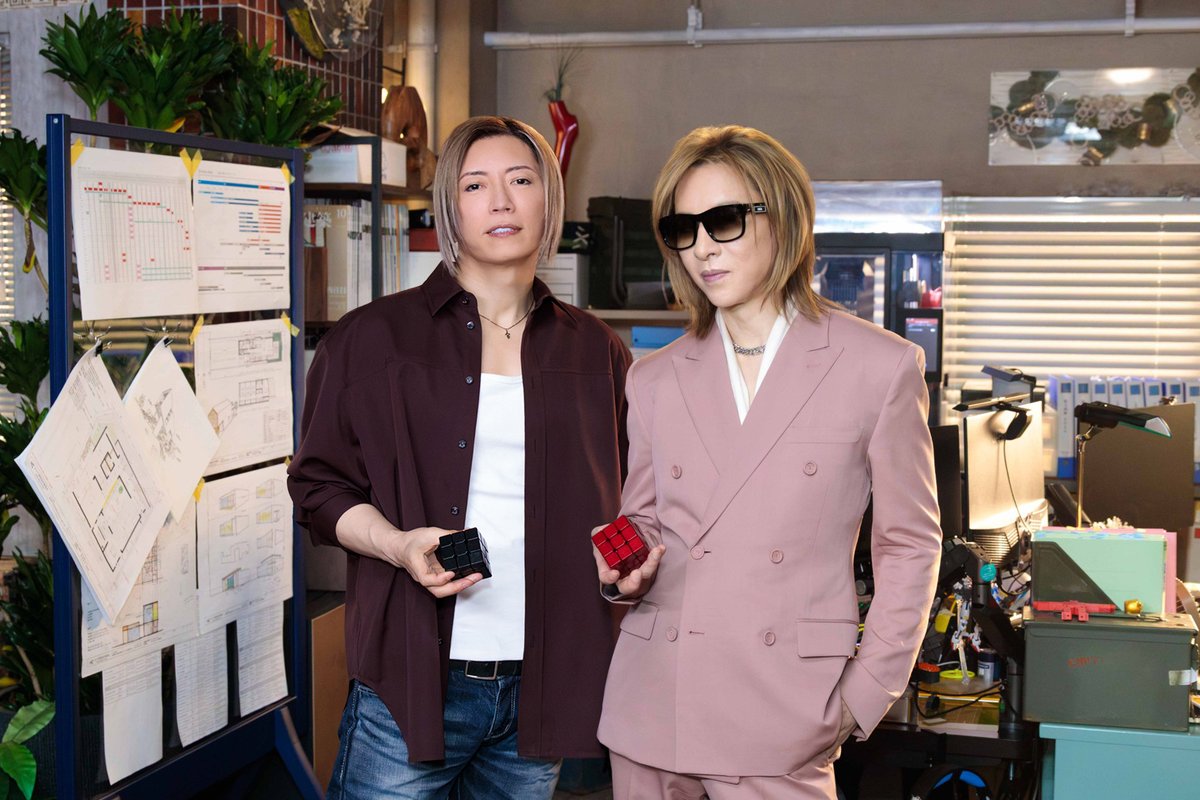 YoshikiOfficial's tweet photo. GACKTのために、アメリカから飛んでいった。✈️😂

ちゃんと実在してるし、
奇跡の1％も起こせるみたい…

どうなったかは本編で。🌹

月𝟗ドラマ #ブラックトリック
@GACKT https://t.co/1jdlGgeauV