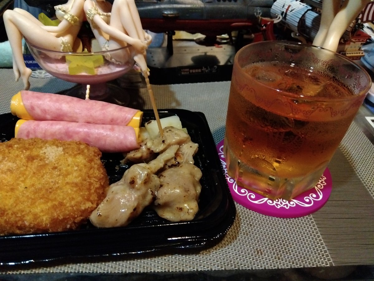 00_kakepon's tweet photo. 酒🍷の時間「チョーヤの梅酒 熟成一年」満タンじゃん。ストックしたさ
今日は軽く（←また）明日の朝が早いのだ。タイフーンの後で道、大丈夫なのか？信じるしかない https://t.co/gRmD1mxh1H