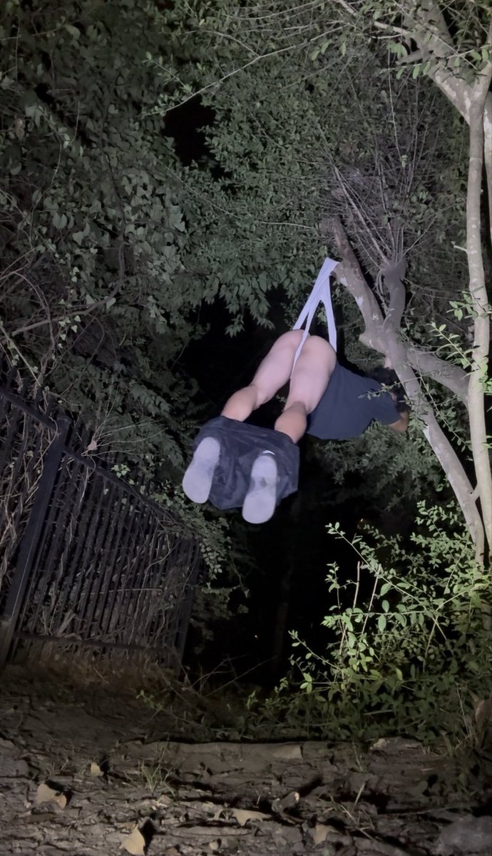 fuckarndd's tweet photo. How does a hanging #wedgie like this even happen 😭😭 https://t.co/hUqZBG8OdN