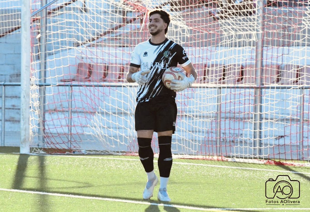 CdGevora's tweet photo. 🌞 ¡Buenos días! 

😀 Vamos a comenzar la semana con una sonrisa, como la de Fran en esta foto. 

🧤❌ Por cierto, primer partido de competición oficial con portería a cero. 

👋🏻 ¡Feliz semana, verdinegros! https://t.co/DRBTboo3k2