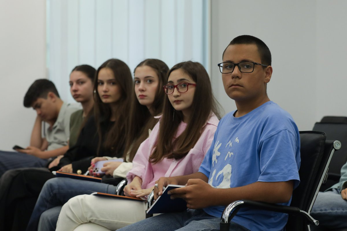 UNDPGeorgia's tweet photo. Another youth conversation at the UN HouseπΊπ³
UNDP Student Ambassadors explored rights & challenges of refugees & IDPs with law students & schoolchildren, sparking an open exchange on human rights, international law & conflict resolution.
π€@NorwayMFA
#JoinALifeChangingMission https://t.co/4R6l95Nnaz