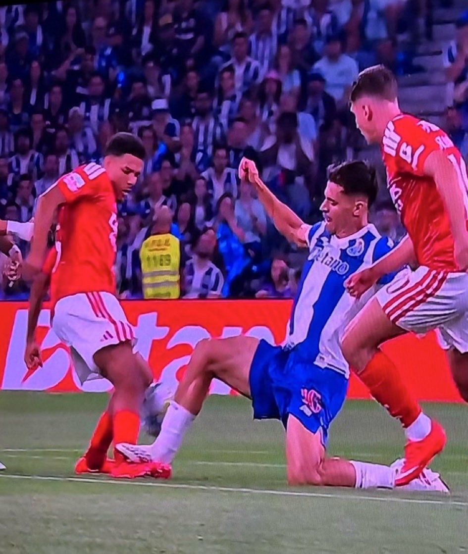 amhafonso's tweet photo. @luissimoes777 @jl_zamith Aos 5’. Com 10. E sem marcador do primeiro golo. https://t.co/WB2PxYv4T2