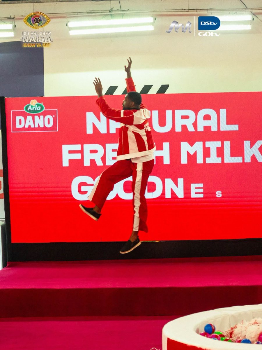 Tiwinech's tweet photo. Ricky does nothing in that house,okay o!!!!, Oya bring a picture of ur fave in the air, feet no touching ground, make we see!!!🤣
#BBNaija https://t.co/Ds5jNCTjdU