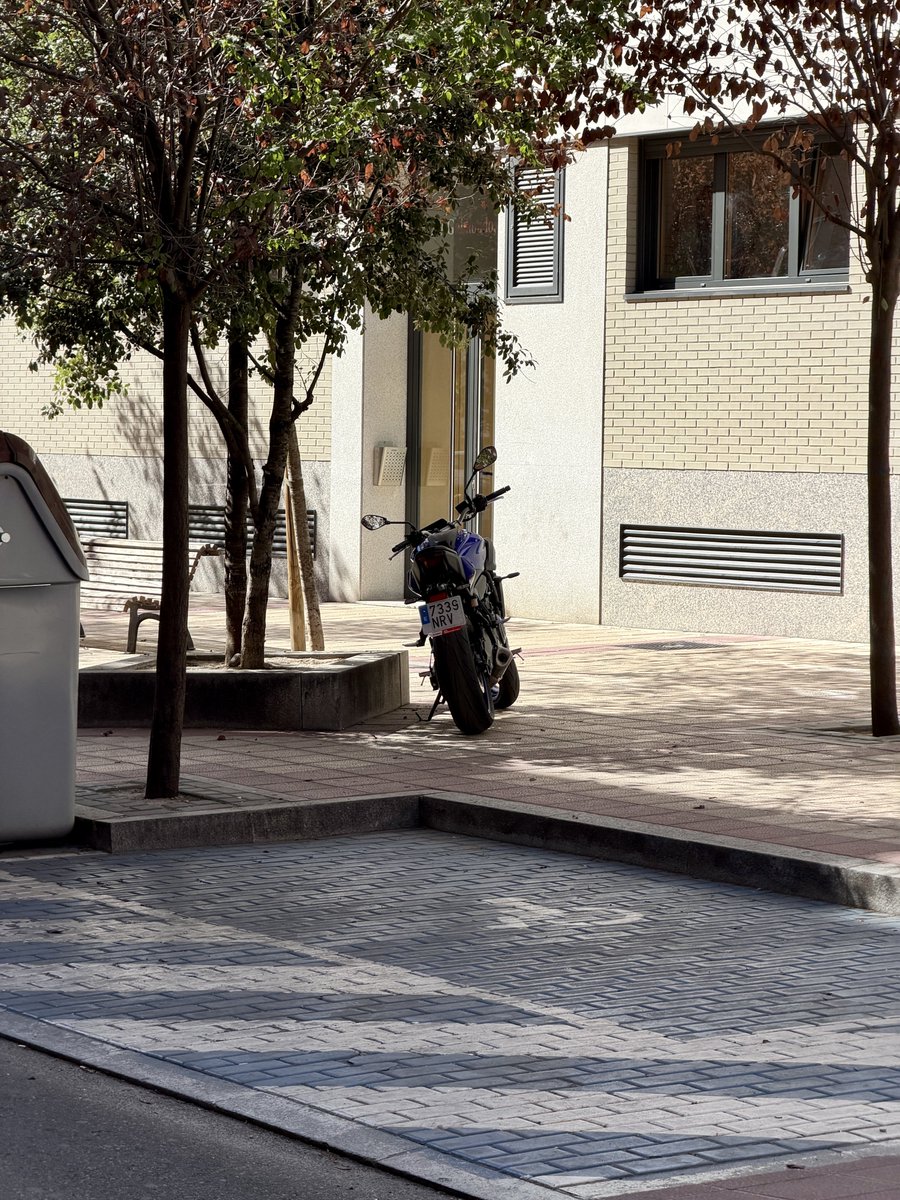 josegfdz's tweet photo. La reincidencia en la infracción tan solo es fruto del SUDAPOLLISMO policial, porque saben que no les van a pillar.
#Valladolid https://t.co/CiF4LNXK2g