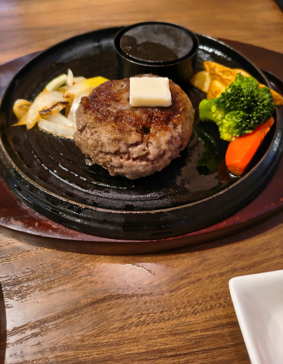 mizukibon's tweet photo. 宮崎牛のハンバーーーグ！！！！！！ https://t.co/bQacxgsgcB