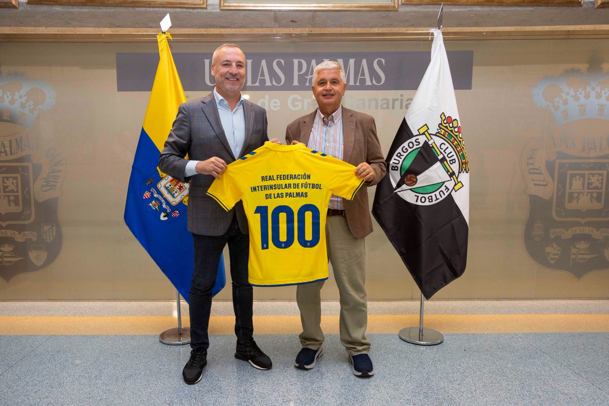 PresidenteUDLP's tweet photo. Ayer tuve la oportunidad de entregar a Juanjo Arencibia, presidente de la Real Federación Interinsular de Fútbol de Las Palmas, una camiseta y una placa conmemorativa con motivo de su 100 aniversario.

Con ello reconocemos a una institución que forma parte de la historia de nuestro fútbol y con la que la UD Las Palmas comparte tantos años de camino.

Los aniversarios son también una oportunidad para recordar de dónde venimos y, sobre todo, para seguir mirando juntos hacia el futuro.

Felicidades por estos 100 años y gracias por todo lo que hemos compartido y por todo lo que nos queda por compartir. 💛💙

@RFIFLP 

#SienteLaUnión #LaUniónHaceLasPalmas