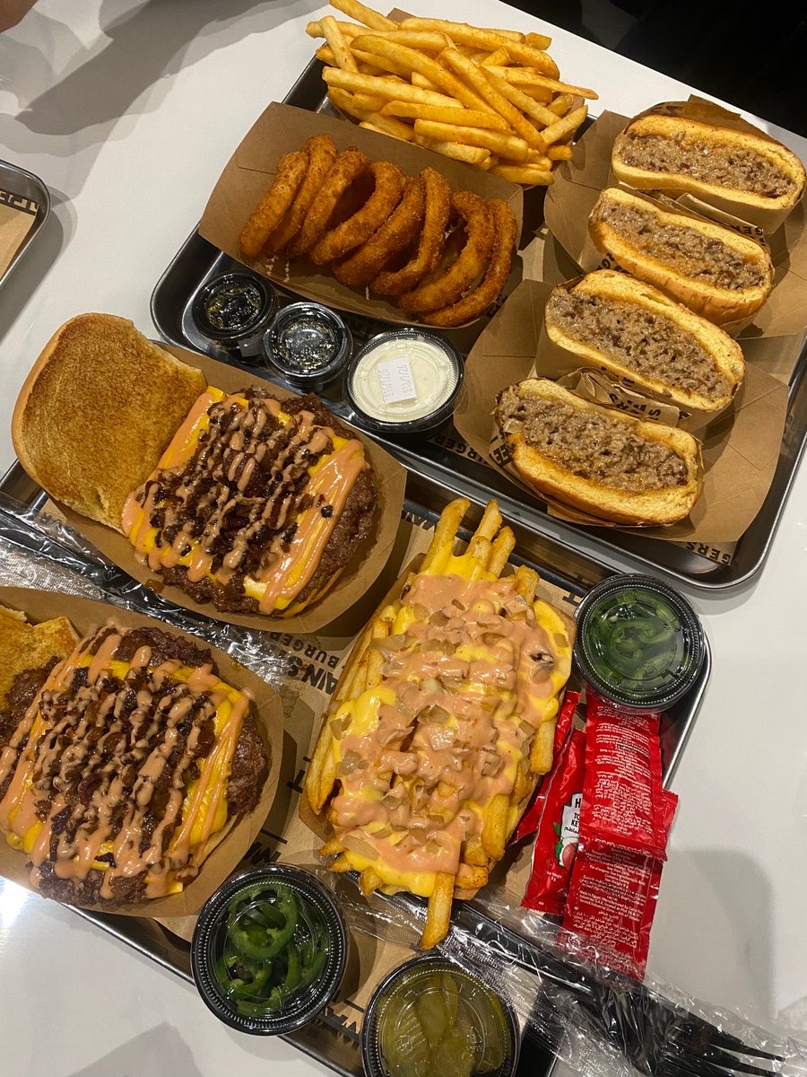 Golden_Places's tweet photo. Main Street Burgers 🍔 
اكثر مطعم برجر جديد مكتسح طعماً وتقييما المطعم قادم من كاليفورنيا 🇺🇸 
📍| الرياض https://t.co/g8ts0Y1PC3