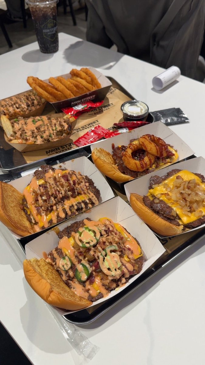 Golden_Places's tweet photo. Main Street Burgers 🍔 
اكثر مطعم برجر جديد مكتسح طعماً وتقييما المطعم قادم من كاليفورنيا 🇺🇸 
📍| الرياض https://t.co/g8ts0Y1PC3