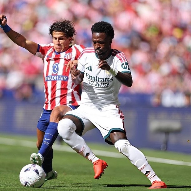 theMadridZone's tweet photo. 🚨BREAKING: Viní Jr's position in the XI is at RISK.

Jose Mourinho's patience is at the limit. 

@marca https://t.co/ZVD3oYGIyW