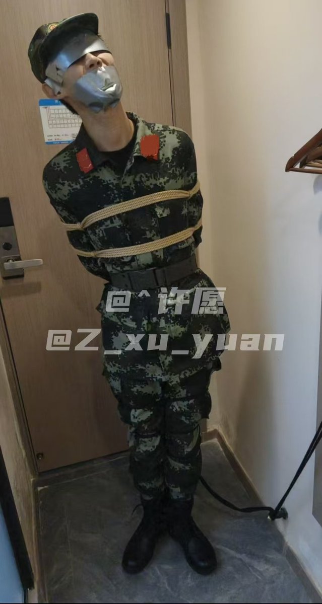 Z_xu_yuan's tweet photo. 既然是刚开始，那就发一个第一次约玩的照片吧，当时狠狠的满足了我对军靴的喜爱 https://t.co/id25c1BKCo