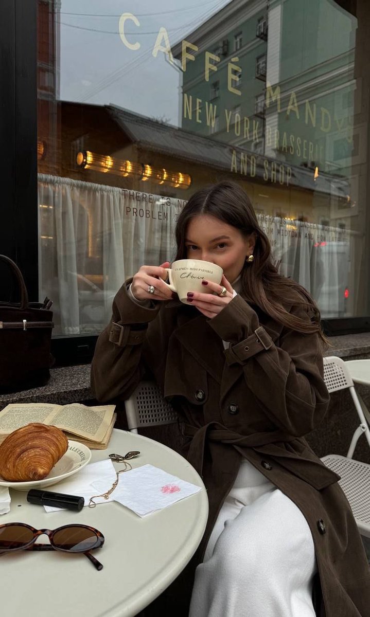ephhemere's tweet photo. coffee dates ☕️ https://t.co/L0tShcA1AB
