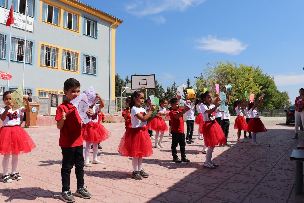 polatelikym's tweet photo. 📍 İlköğretim Haftası

Kaymakamımız Sn. Esra Bozan, Bağarası Köyü Tahsin Panoğlu İlk ve Ortaokulu’nda düzenlenen İlköğretim Haftası kutlama programına katıldı.

Yeni eğitim-öğretim yılının tüm öğrencilerimize, öğretmenlerimize ve eğitim camiamıza hayırlı olmasını diliyoruz. https://t.co/cDoOIBIZRl