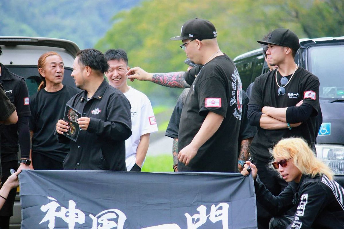 GSAspBvqDRCZqEr's tweet photo. オメーら最高すぎるんだよな

今回は本当ごめん晴れさせれなくて。

解散は延期します‼️笑

来年の5月とかに北海道の仲間も引き連れてくし全国のメンバーもフル参加でリベンジ‼️

だから来てくれる人も力貸してください🙇🏼‍♂️
そして今回こんな天気でも来てくれたみんな愛してる

#神風一門
#百鬼夜行 https://t.co/PXcxwPYsU4