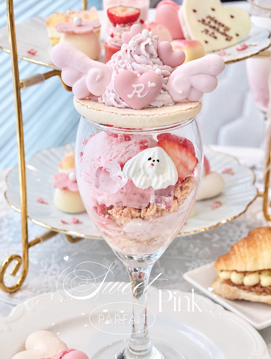 qlfxyn's tweet photo. インスタで流れてきたパフェ、ピンク天使子犬⬅️全部大好きでやばい😭🎀🍓🍨2300円でお値段までかわいい😭🤍絶対行きます😭 https://t.co/yOjBb89QHK