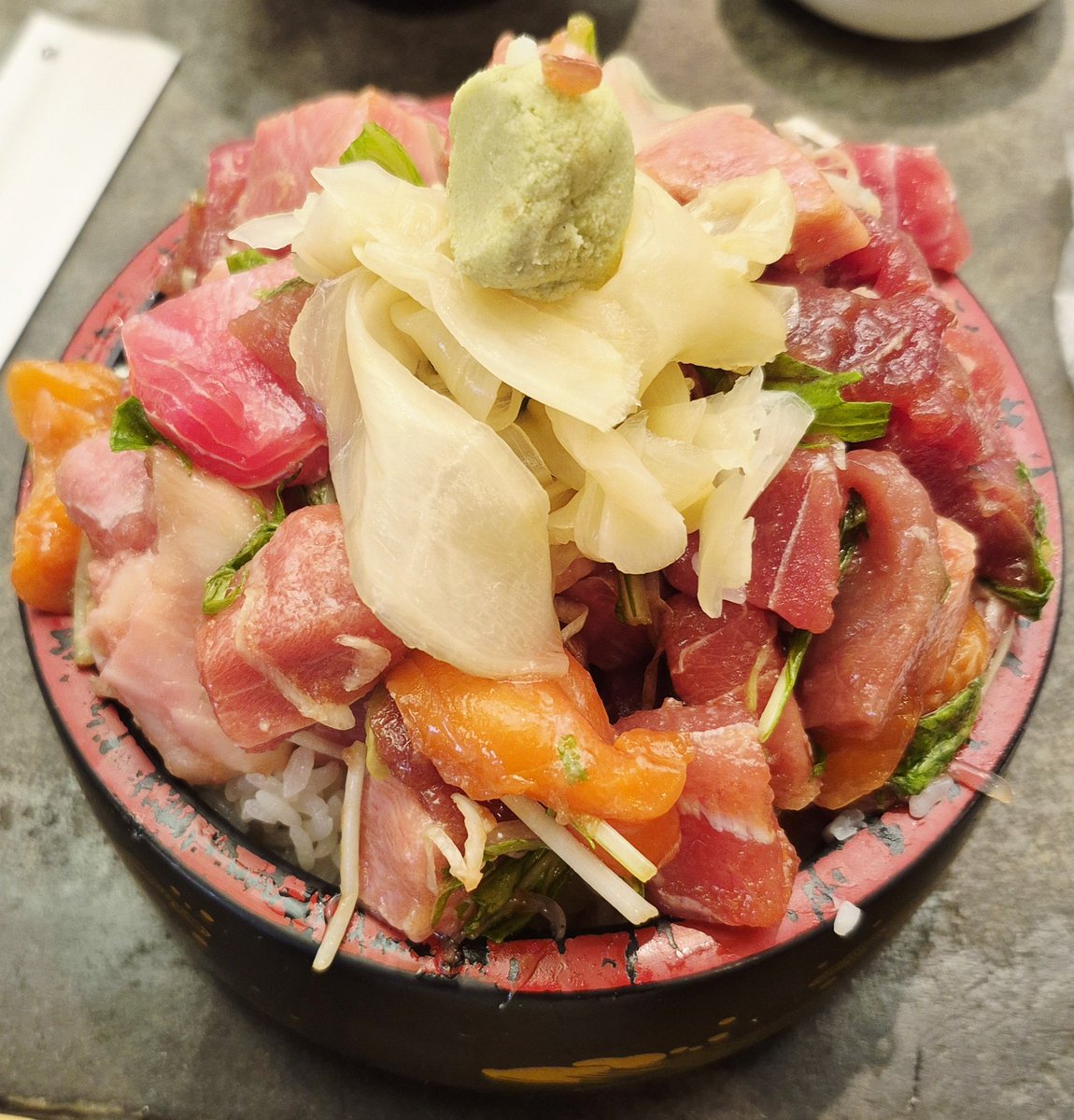 furukawaozisan's tweet photo. みこちゃん丼

二郎系のどんぶりにビックリ🥳
#三是寿司 https://t.co/e5tW30hop5