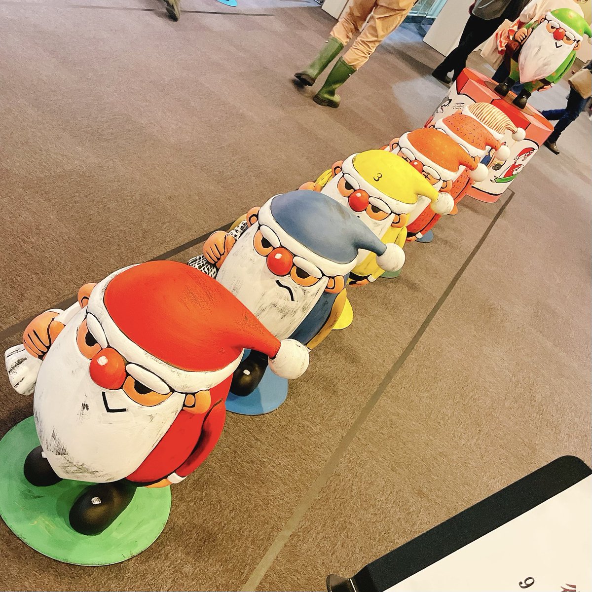 torikagobunko's tweet photo. とても素敵だった。
新刊の「はいいろのぼくとオレンジのあいつ」が、もうすでに大好きな作品になりました。

谷口さんに「サルくんとお月さま」が大好きなこと、お伝えできて嬉しかったなぁ。

展示してあった小学校5年生が作った連作絵本も面白すぎて、全クラス分読みたい。

#谷口智則 さん https://t.co/dwGchZzY8C