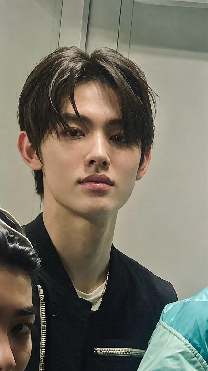 seanhomage's tweet photo. eom seonghyeon always looking effortlessly fine as hell https://t.co/CVk3C34oQH
