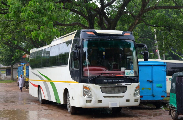 taichangyoaapt's tweet photo. Bangladesh's 40°C+ summers &amp; 70–90% humidity need more than a nominal AC. TCHAIN's TCH12TC rooftop unit delivers 32,000 kcal/h for 11–12m buses on 24V/R134a — cooling that holds in Dhaka traffic. 🇧🇩 #BusAC https://t.co/tRTRoIx7aa