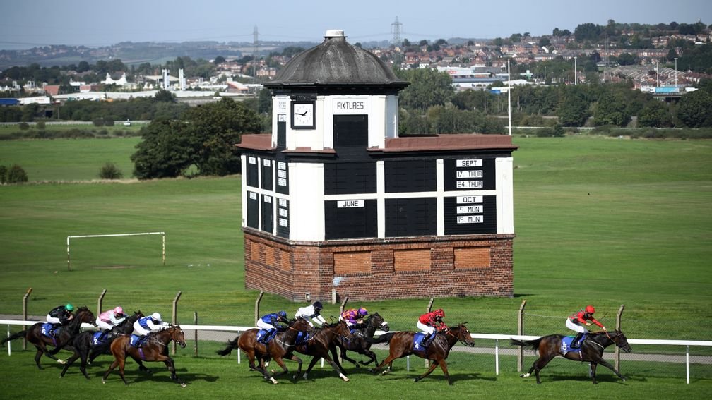 PgWtweet's tweet photo. A photo that makes you want to go to Pontefract. 
It so does. https://t.co/RiHb66c91t