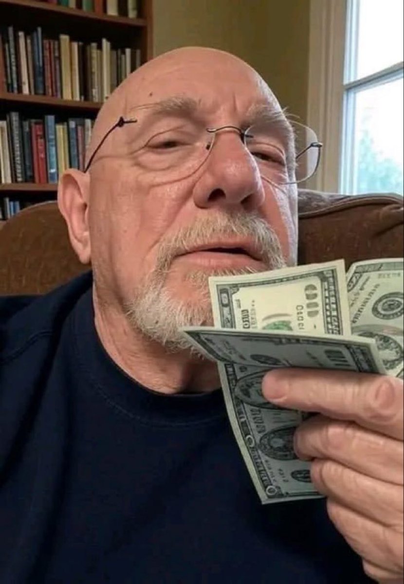 FloorCabj98's tweet photo. How do I pay? https://t.co/jqE9g8PEY5