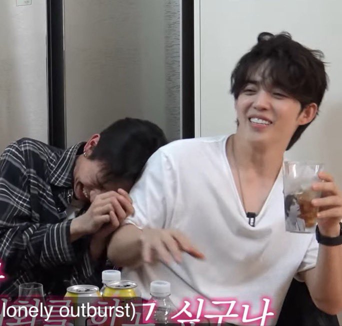 ihugmyung's tweet photo. started out like this and ended up like that THEY ARE SOO CUTE 💗 https://t.co/DWK3WxYPEj