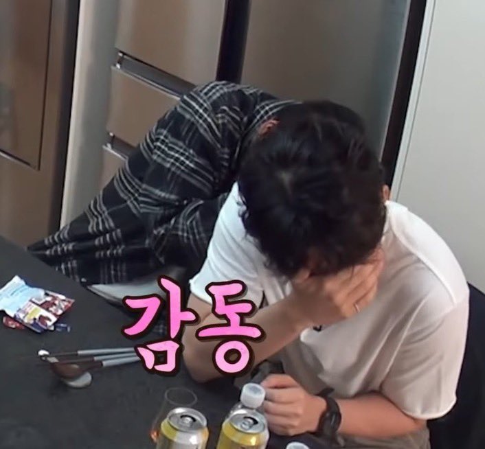 ihugmyung's tweet photo. started out like this and ended up like that THEY ARE SOO CUTE 💗 https://t.co/DWK3WxYPEj