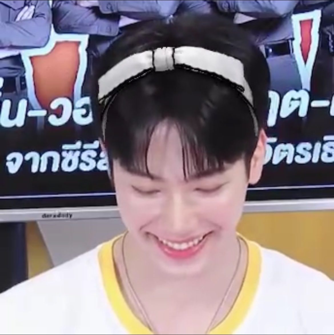 jamkonwar's tweet photo. เอ็นดูยัยโดนแก้ง เป็นเกมจับผิดภาพพี่ๆนับ99 98 เริ่ม555656555 คนที่น่าแก้งแล้วอยากโอ๋น่ะ อ้วนอันดับหนึ่ง น่ารักเนอะยิ้มหวานเชียว🥺🥹🥹🤲🏻🤲🏻

#ที่รักสารวัตรเธียร์มาพบสื่อ
#warwanarat @warwanarat https://t.co/jDYM9nNsvJ