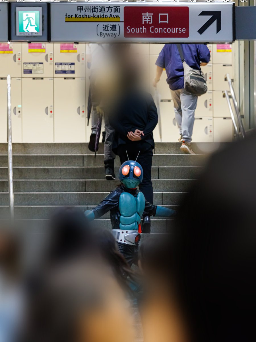 knicki_knecki's tweet photo. 大都会新宿の雑踏の中で初代仮面ライダーと目が合う光景、あまりにも信じられなくて都合のいい夢か妄想なんじゃないかと…

#TAF #TAF仮面ライダー
#京王百貨店新宿
#仮面ライダー
#仮面ライダー1号 https://t.co/vTKLanwLPA