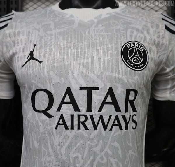 _BeFootball's tweet photo. 🚨 LE MAILLOT FOURTH DU PSG DEVRAIT RESSEMBLER À ÇA CETTE SAISON !!! 👕🩶

Le retour des ailes comme il y a deux ans. 

(@Footy_Headlines) https://t.co/qucI3pTayT